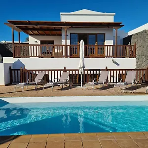 luxury-4-bedroom-villa-with-heated-pool-sea-view.in-canary-islands.com/